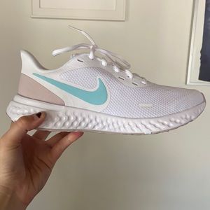 Brand New NIKE Revolution 5